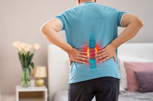 Es gibt viele Gründe, die zu starken Schmerzen im unteren Rückenbereich führen können. 